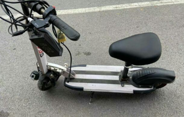 鋰電池滑板折疊電動車