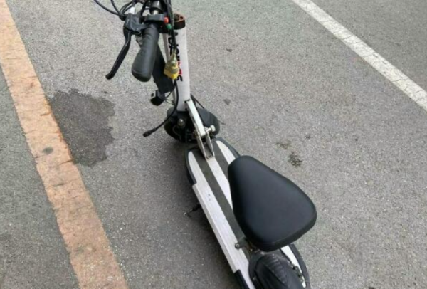 鋰電池滑板折疊電動車